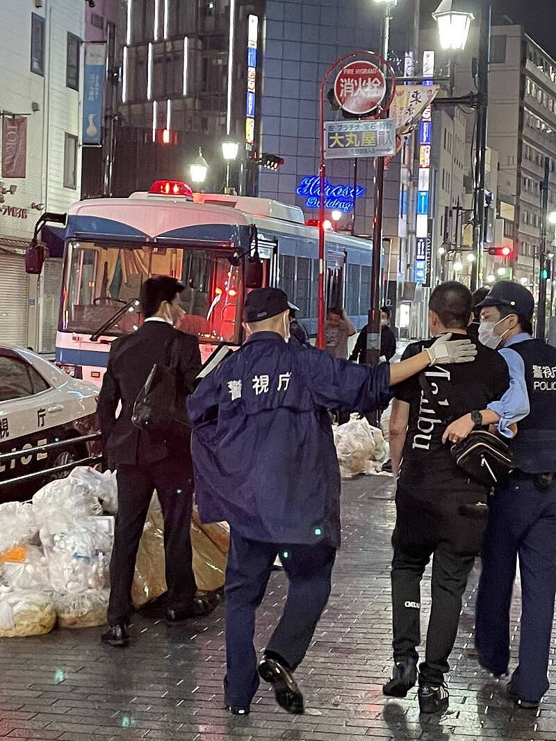 中國顧客在池袋一家餐館上演全武行。（圖取自推特）　