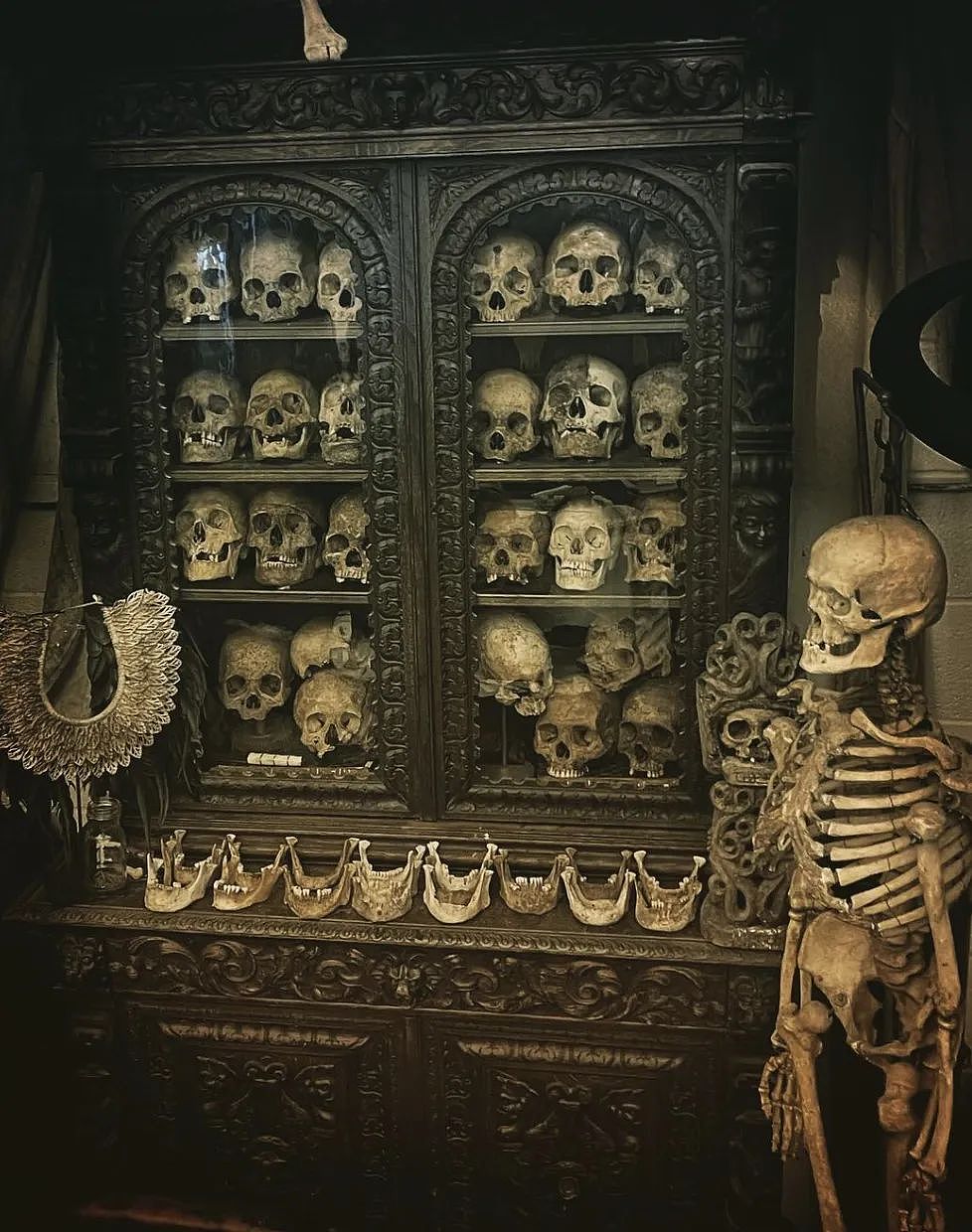英国盗墓盗尸案频发，骸骨被偷做成装饰品出售（组图） - 2