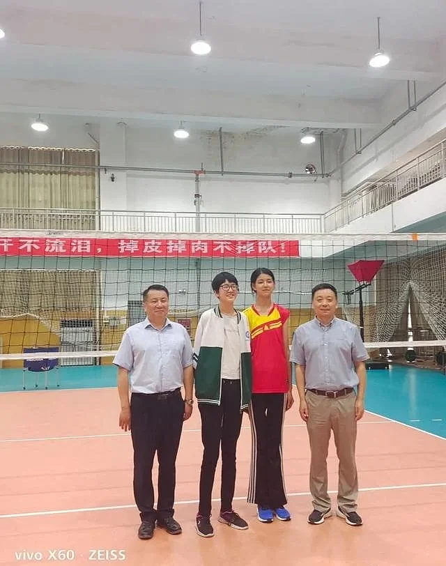 12岁小学生身高1.9米，被中国体育局相中：还有她1.86米的姐姐（组图） - 3