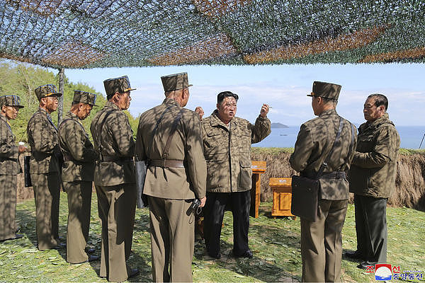 ▲▼派驻俄罗斯的北韩建设劳工，有一部份是服役届满10年、即将退伍的军人。 （图／达志影像／美联社）