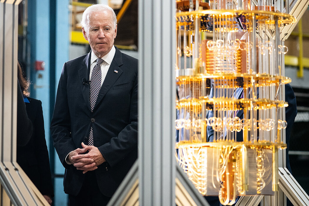 上周，拜登总统访问了位于纽约州波基普西的IBM工厂。