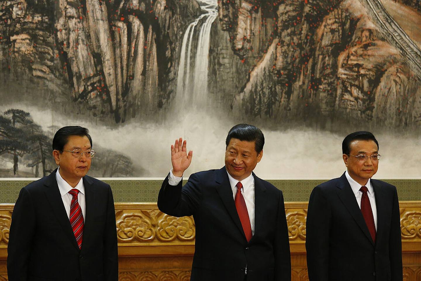 圖為2012年11月，當年的習近平，張德江與李克強。習近平在2012年起出任中共中央總書記，成為主席。（AP）