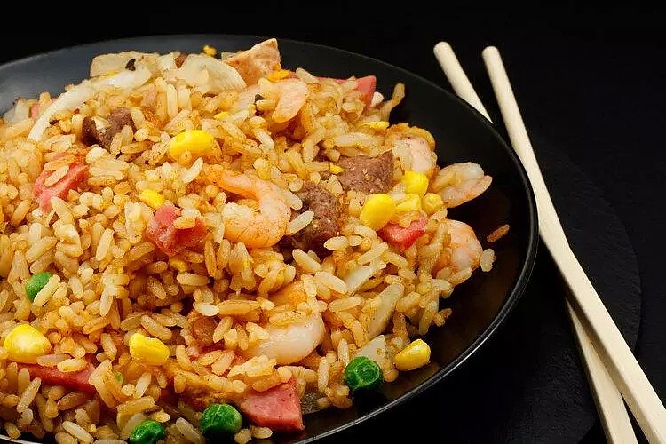 华人爱吃的米饭二次加热会致癌？再次提醒：5种食物不建议隔夜吃，减少风险（组图） - 1