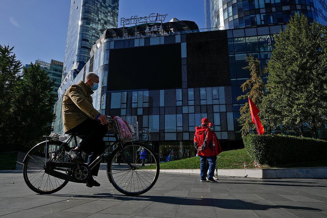 北京的一个大型LED屏幕平时经常播放新闻，但周日早上共产党代表大会召开之际，屏幕却被关闭了。