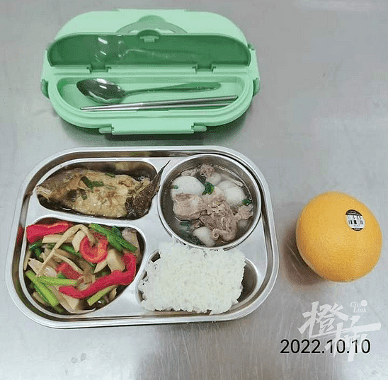 杭州一小学的午餐冲上热搜，15元餐标有鲍鱼、梭子蟹、山竹……怎么做到的？我们在学校有意外发现（组图） - 3