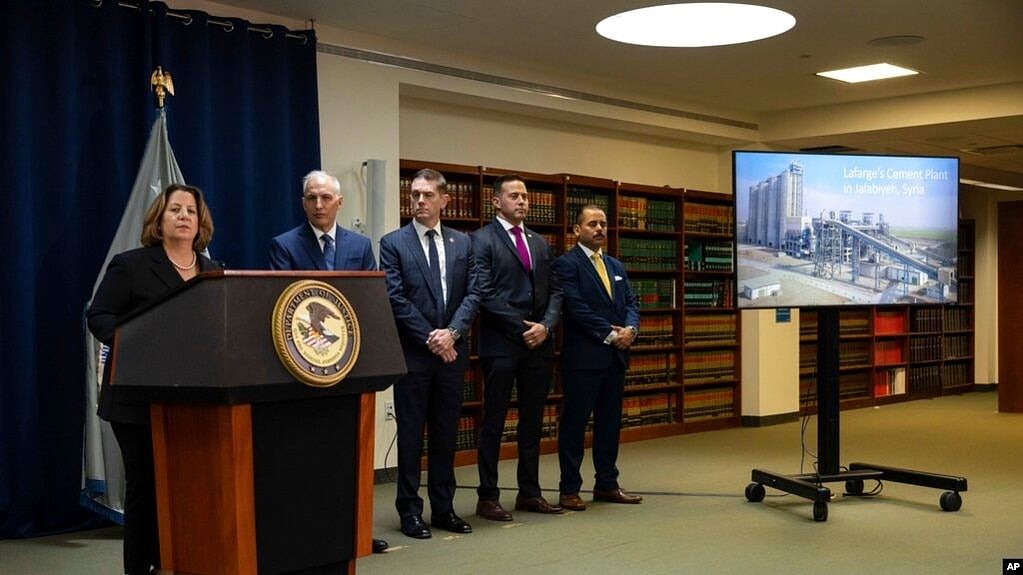 美国司法部副部长莉萨·莫纳科就法国拉法基公司及其叙利亚分公司被控向恐怖组织提供物质支持一案召开新闻发布会。(2022年10月18日)