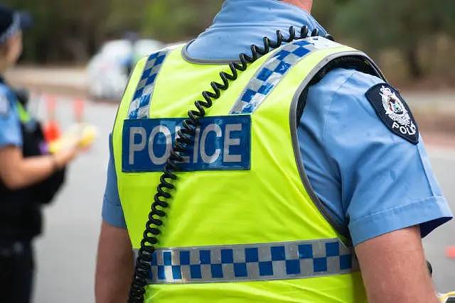 因摸女同事胸部被开除，西澳警方内部制裁持续升级，解雇人数翻番（组图） - 2