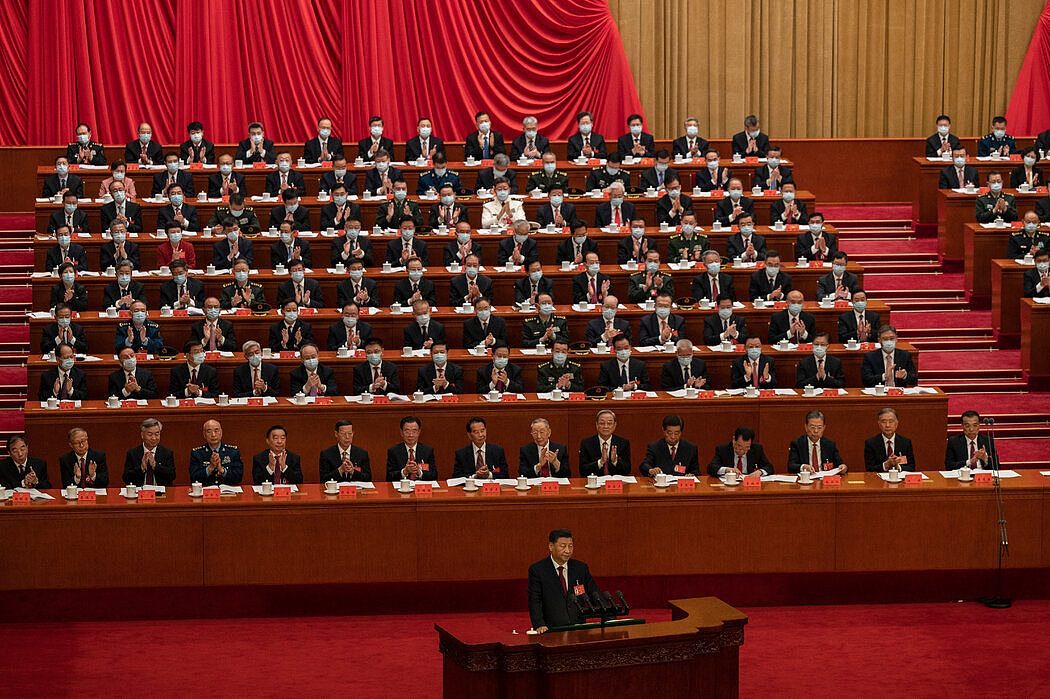 中国领导人习近平在北京召开的中国共产党第二十次全国代表大会开幕式上发表讲话。
