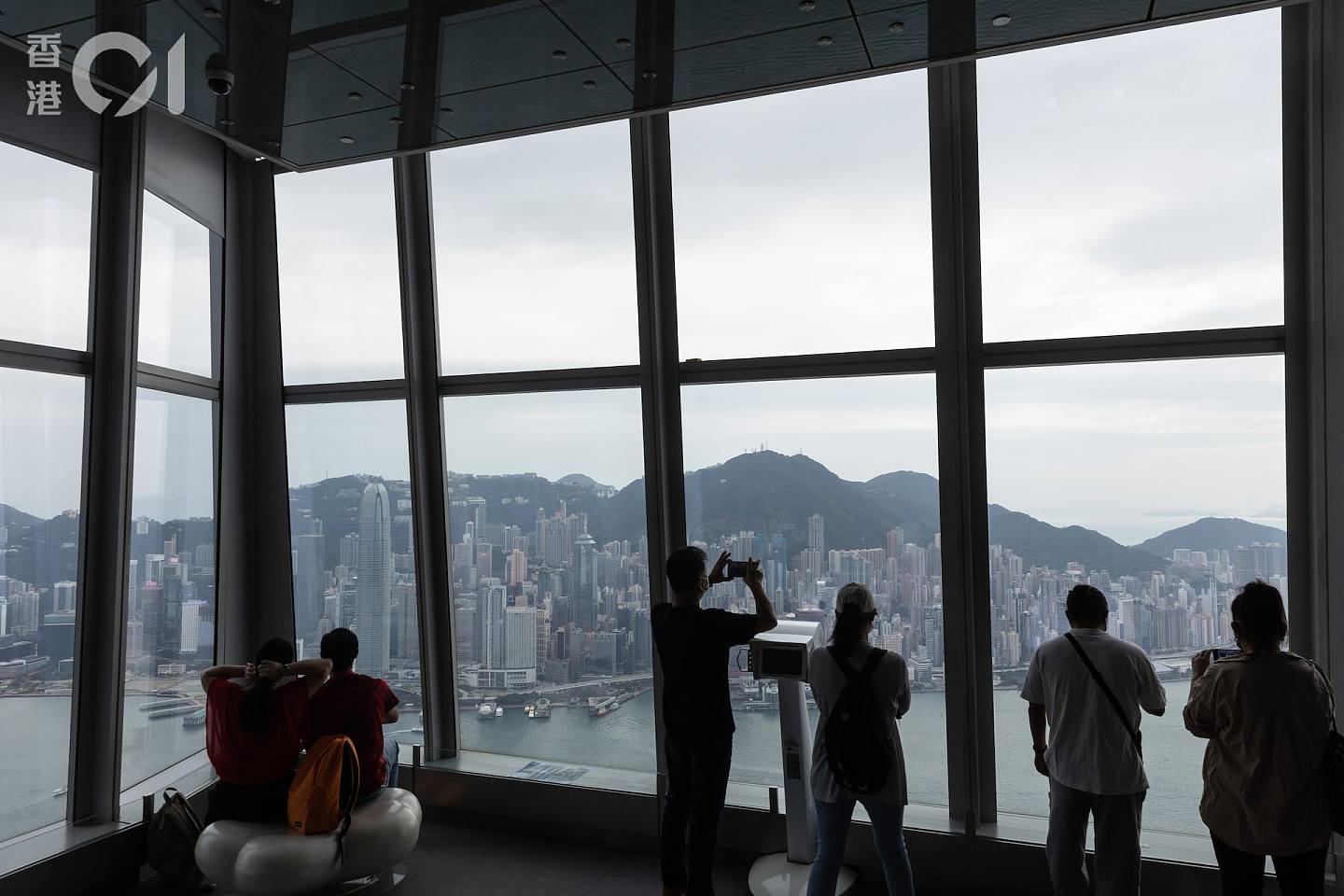 特首李家超在10月19日公布的首份施政報告，提出措施和政策如何增強香港作為國際金融中心的競爭力。(廖雁雄攝）