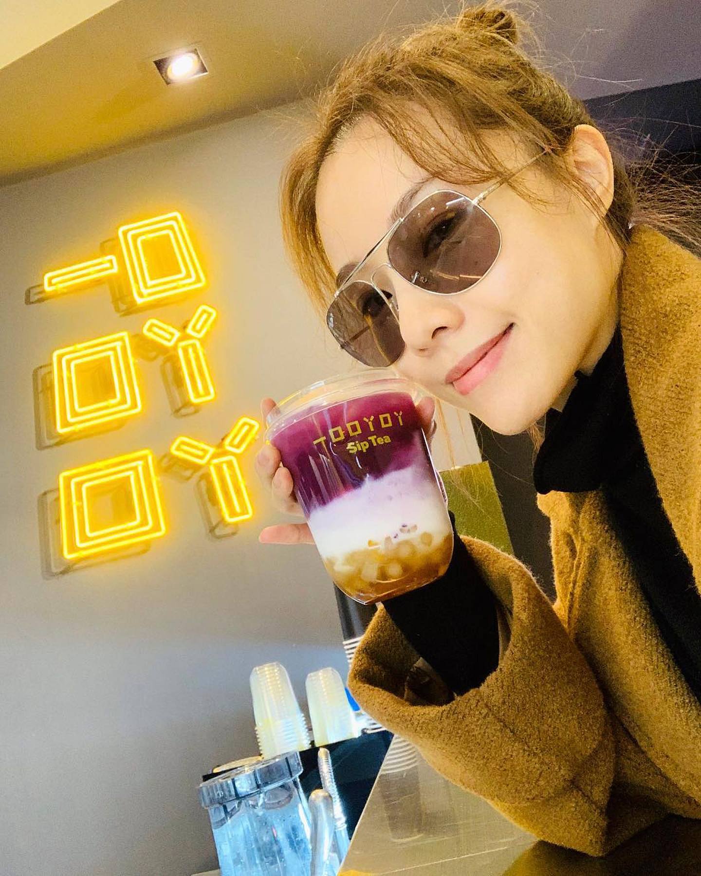 鄧麗欣（Stephy）主理的茶飲店「一口吖吖 1011 • Sip Tea」台北開幕，她投資的生意即使在疫市下也不受影響。（IG@stboo）