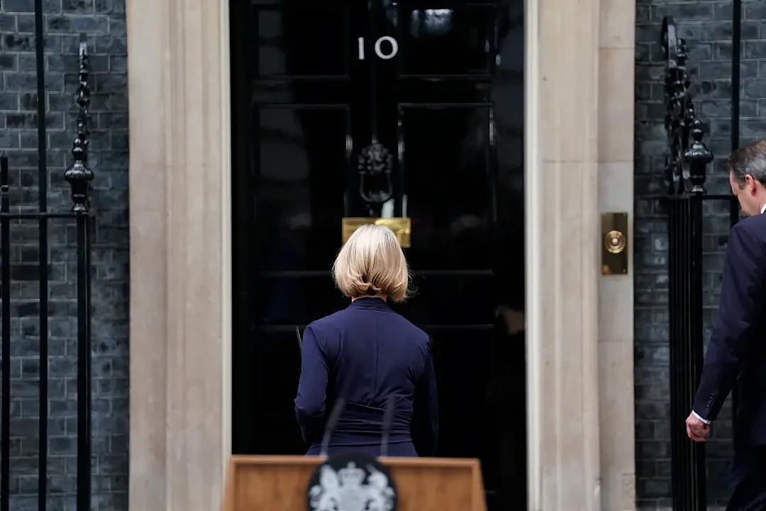 女首相特拉斯上任仅45天辞职！英网友：没“活过”一颗包菜（组图） - 19