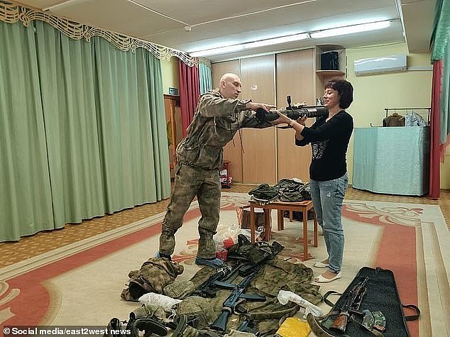 俄罗斯一所幼儿园开设军事课！4，5岁娃学习使用AK-47，引发争议（组图） - 3