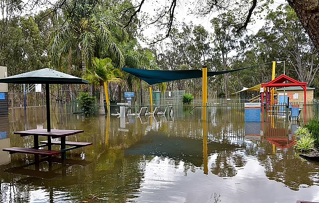 澳洲东海岸迎来“危险48小时”！强雷暴横扫新维昆三州，当局发出200个洪水警告（组图） - 5