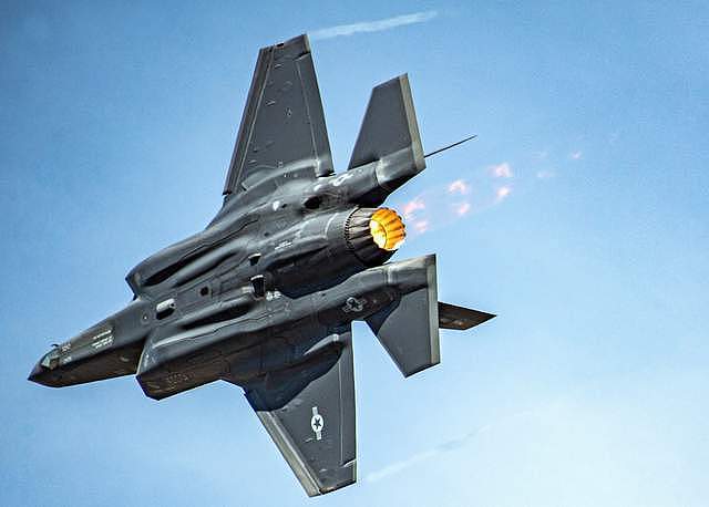 美媒：歼-20已能实现超音速巡航，将F-35远远甩开（组图） - 2