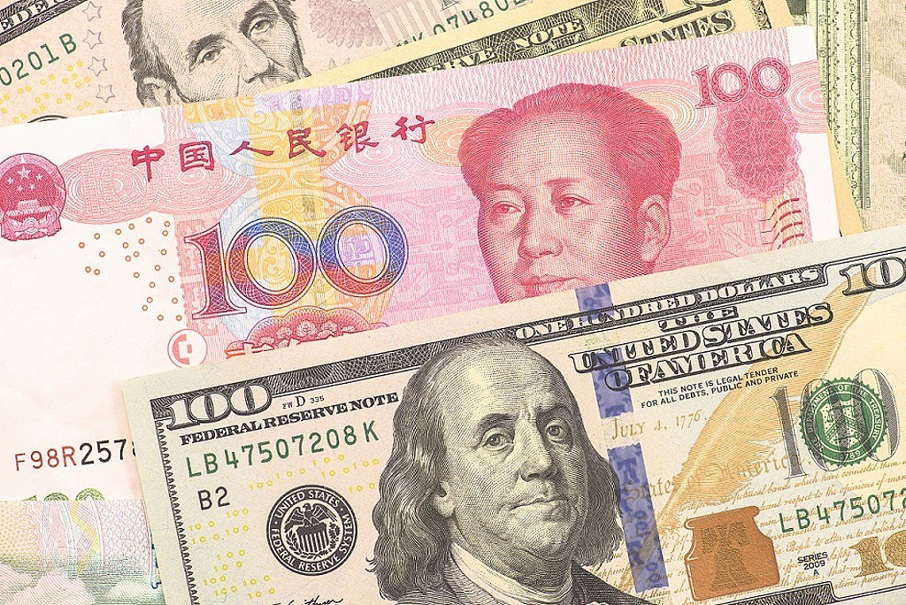 连日来人民币汇价持续走低，创下2008年以来新低，中国外汇监管机构开始调查银行的交易动向。 （图／Shutterstock)