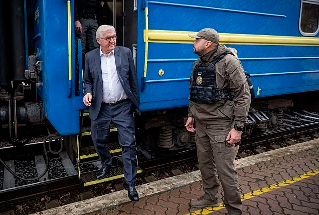 德国总统访问乌克兰，躲入防空洞一个半小时（视频/组图） - 1
