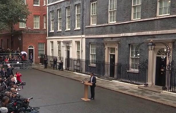 英国每位首相都有自己的讲台，1.67米苏纳克的最矮，还是旧的（组图） - 2