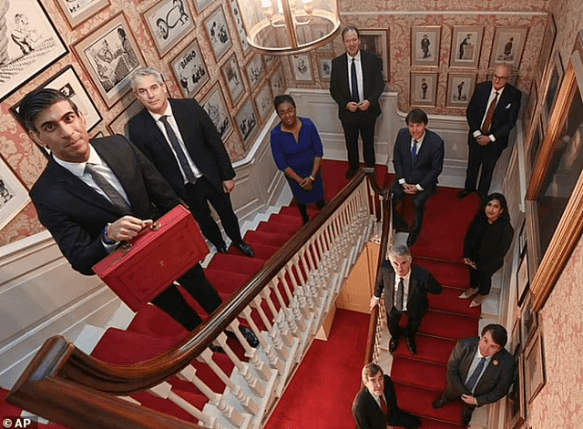 英国每位首相都有自己的讲台，1.67米苏纳克的最矮，还是旧的（组图） - 7