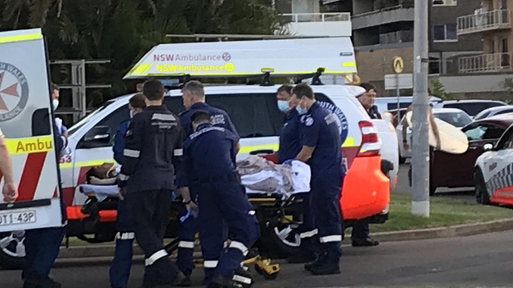悉尼海滩发生事故，亚裔男子疑似脊椎重伤送医（图） - 3
