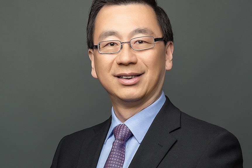 A portrait of Dr He-Ling Shi.
