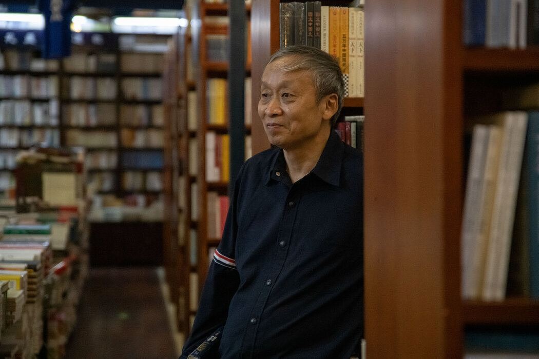 王小东发现，他已在试图把自己在将近35年前帮助点燃的这场运动压下去，他已处于一种始料不及的境地。
