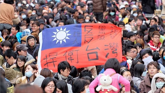 台湾许多民众担心，与中国大陆建立密切的经济联系，会损害台湾自身经济，并且加深中国在台湾的影响力。