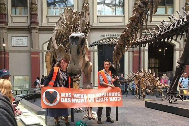 德国环保组织再出手博物馆里的恐龙骨架遭殃- 人在温哥华网VanPeople.com