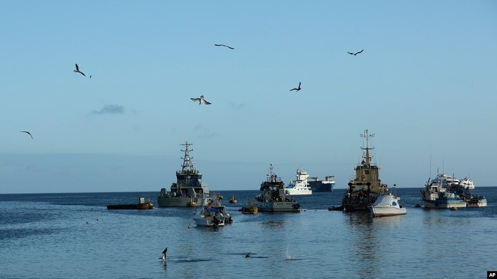  资料照片：厄瓜多尔的加拉帕戈斯群岛附近的渔场(2020年5月2日）