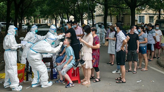 新冠疫情：“成功的受害者”中国能否放弃“清零”与病毒共存？ - BBC News 中文