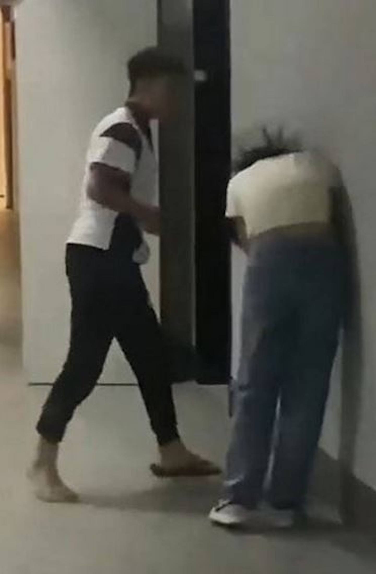 網上近日流傳段哥哥於商場暴打妹妹影片。（網上圖片）