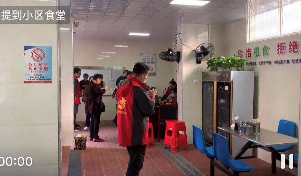 武汉一小区新建的居民食堂。（网络视频截图/古亭提供）