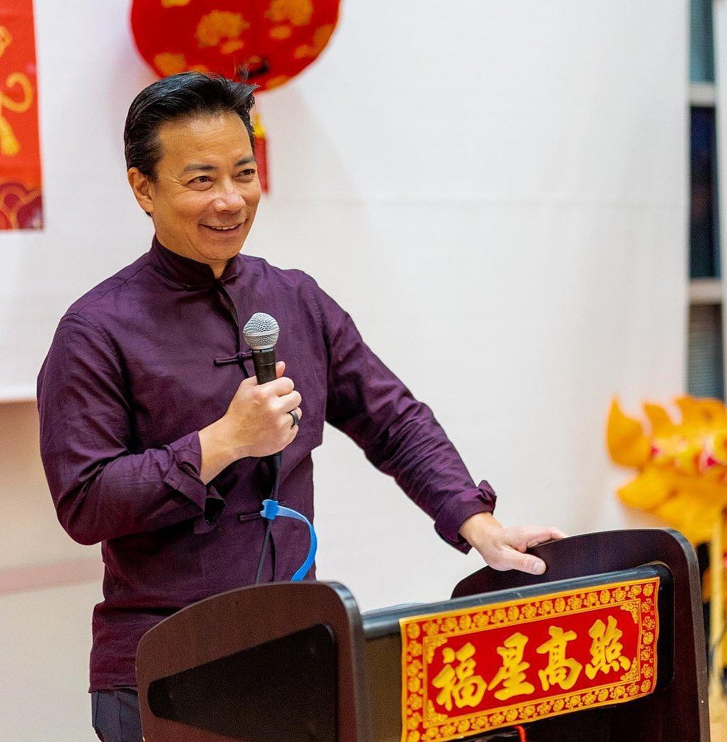沉观健参加华裔社区的新年庆祝活动。 图／ABC Vancouver Facebo...