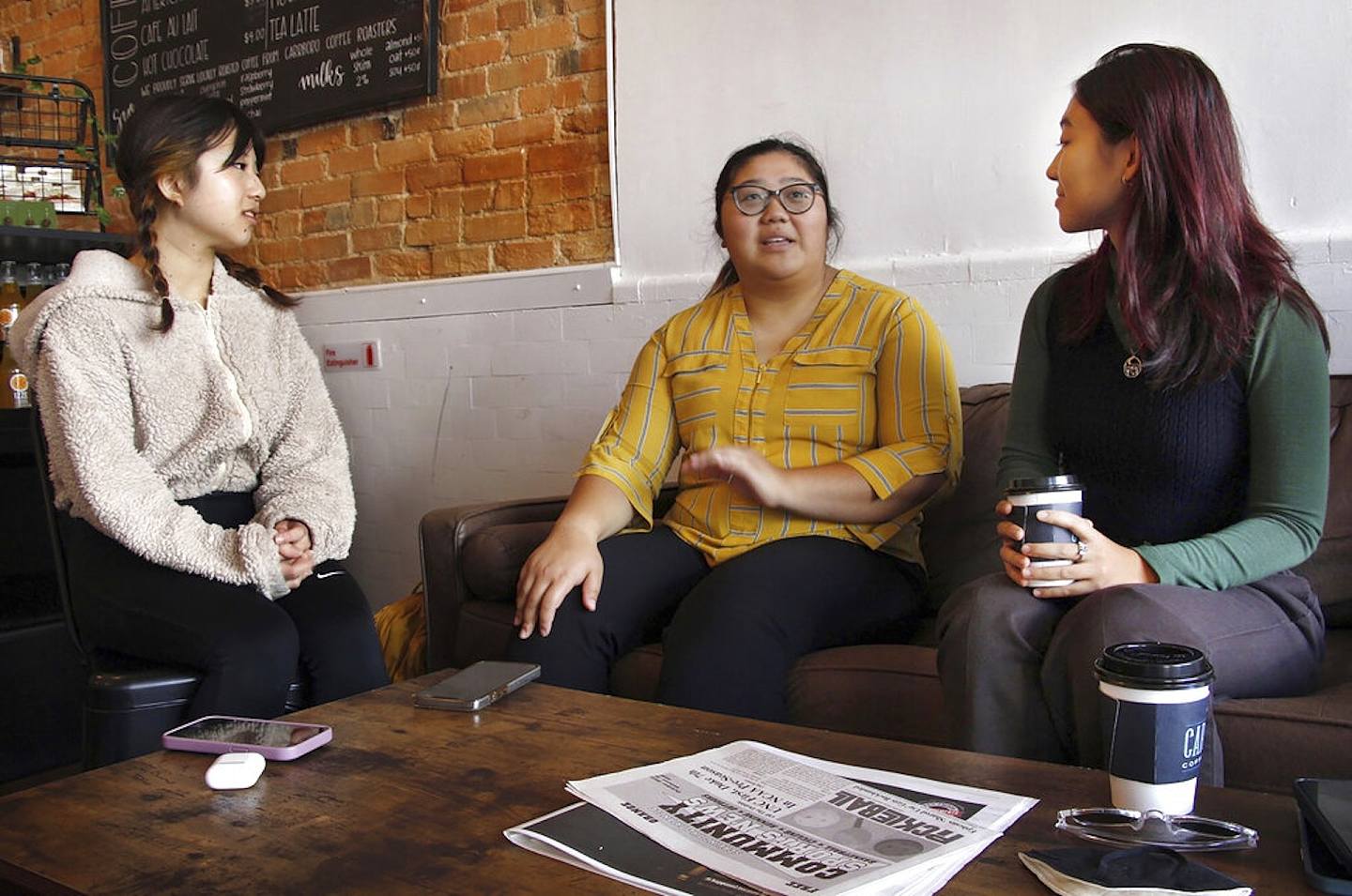 北卡羅來納大學三位亞裔學生正在計劃支持「優惠性差別待遇」的集會。（AP）