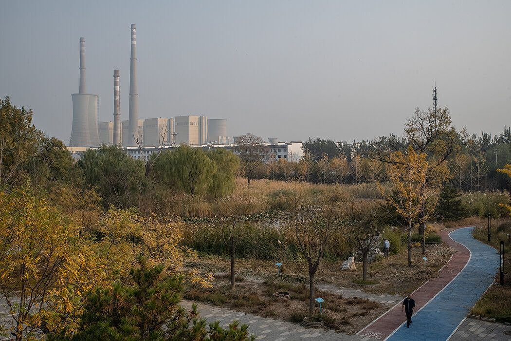 北京的一座燃煤发电厂。中国用煤电来帮助满足高峰用电需求。