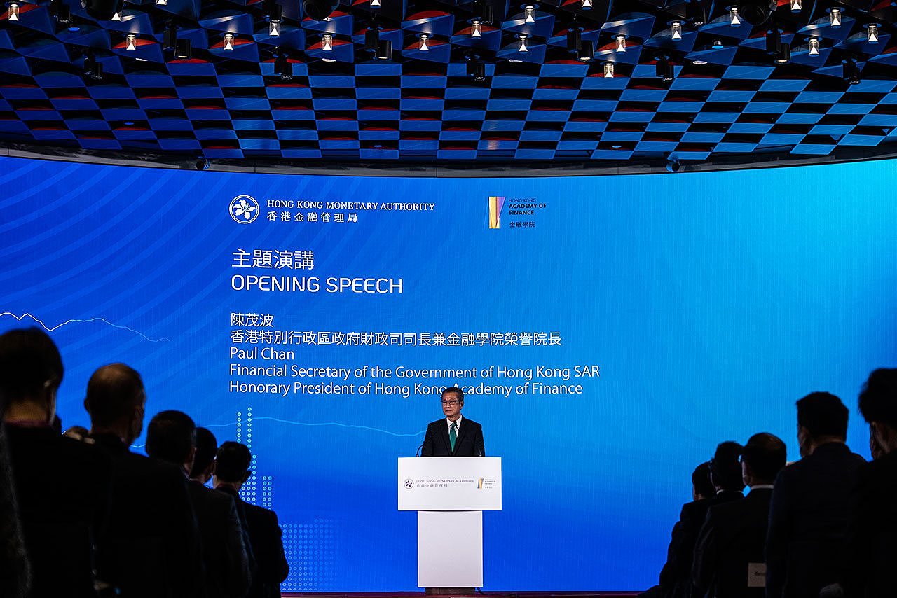 2022年11月3日，香港财政司司长陈茂波出席国际金融领袖投资峰会。（法新社）