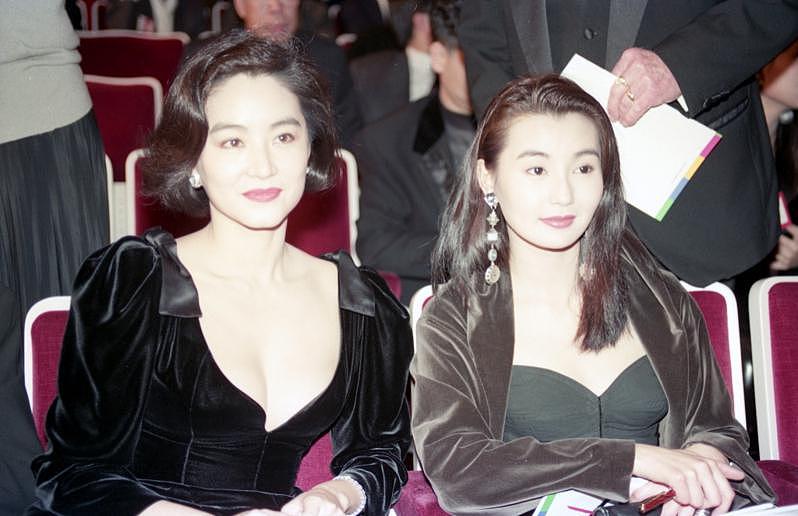 林青霞（左）与张曼玉都在当年金马奖获奖，礼服设计的性感程度，却是前者大胜。 （本报...