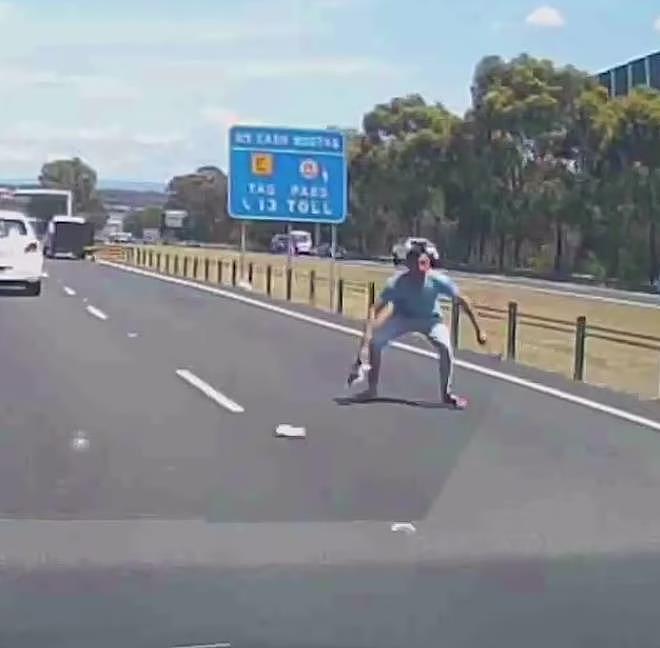 男子闯进悉尼M4高速，竟只为捡只鞋！网友看了直呼疯狂（视频/组图） - 3