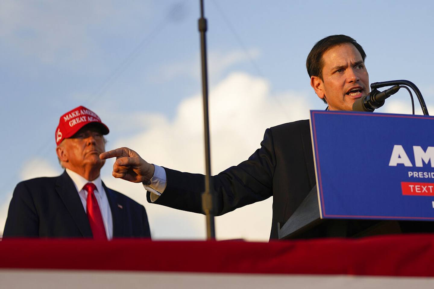 美國中期選舉：11月6日，特朗普到佛羅里達州為參議員魯比奧（Marco Rubio）等共和黨候選人站台，卻沒有邀來德桑蒂斯。（AP）