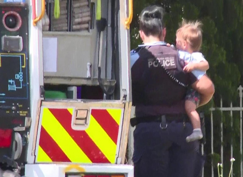 悉尼西南区民宅起火，婴儿被严重烧伤！救援直升机紧急出动（组图） - 5