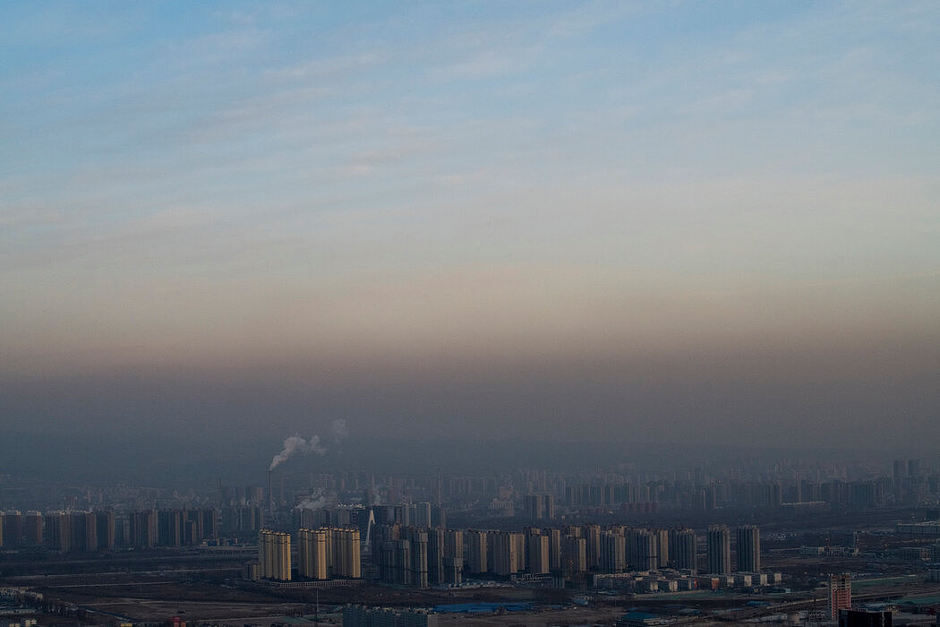 太原上空的雾霾，这里是中国最大的煤炭产区山西的省会城市。