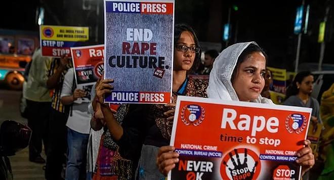 印度19岁女子遭轮奸杀害，嫌疑人被判死刑8年后脱罪（图） - 1