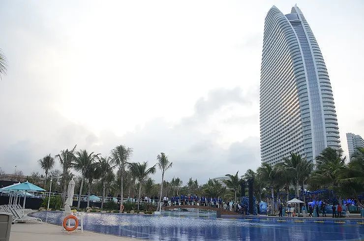 中国首座“七星级酒店”兼Club Med老板请辞，年薪曾超4000万（组图） - 1