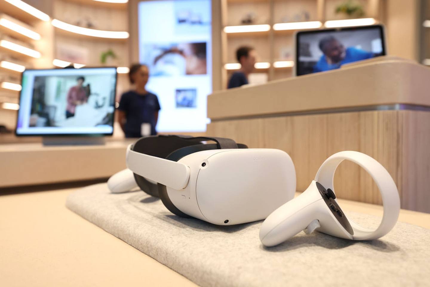 图为5月9日，为于美国加州伯灵格姆的一间Meta实体店，正在展示其VR设备。 （Getty）