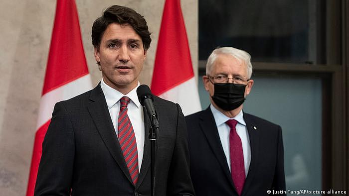 加拿大总理特鲁多2021年9月24日宣布被中国政府关押的两名加拿大人获释。当日，被软禁在温哥华家中的华为财务长孟晚舟也重获自由。
