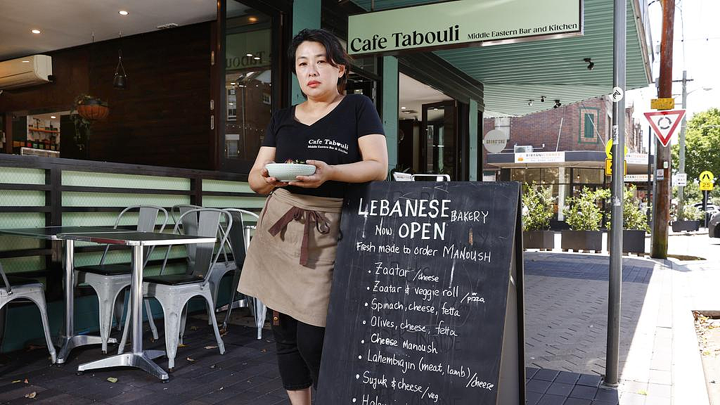 悉尼华裔老板为挽救生意上节目，咖啡馆改头换面却“翻车”！每周亏损$4000，店名遭嘲笑（组图） - 2