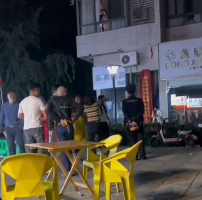 重庆3名醉酒女子深夜扰民惹众怒遭群殴，律师：动手可能被追责（视频/组图） - 5