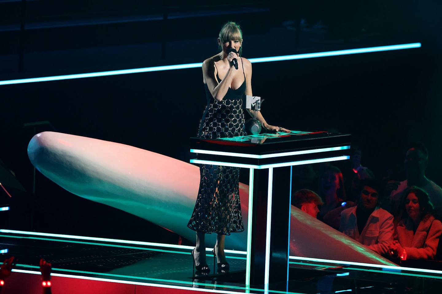Taylor在台上感激一直支持自己的粉丝。 （Getty Images）