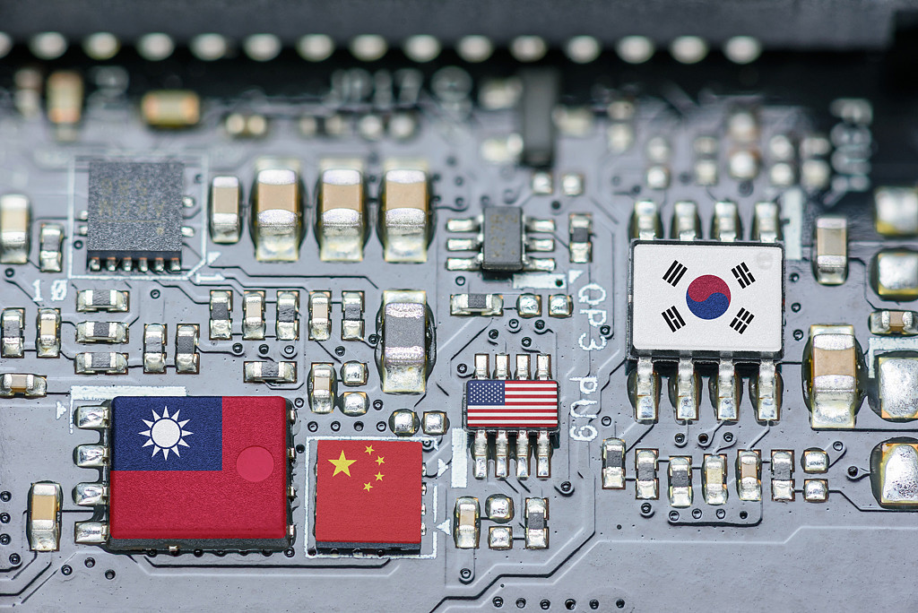 美國拉攏日本建立新的半導體技術中心，擔心的就是台灣可能面臨地緣政治風險。（圖／Sutterstock)