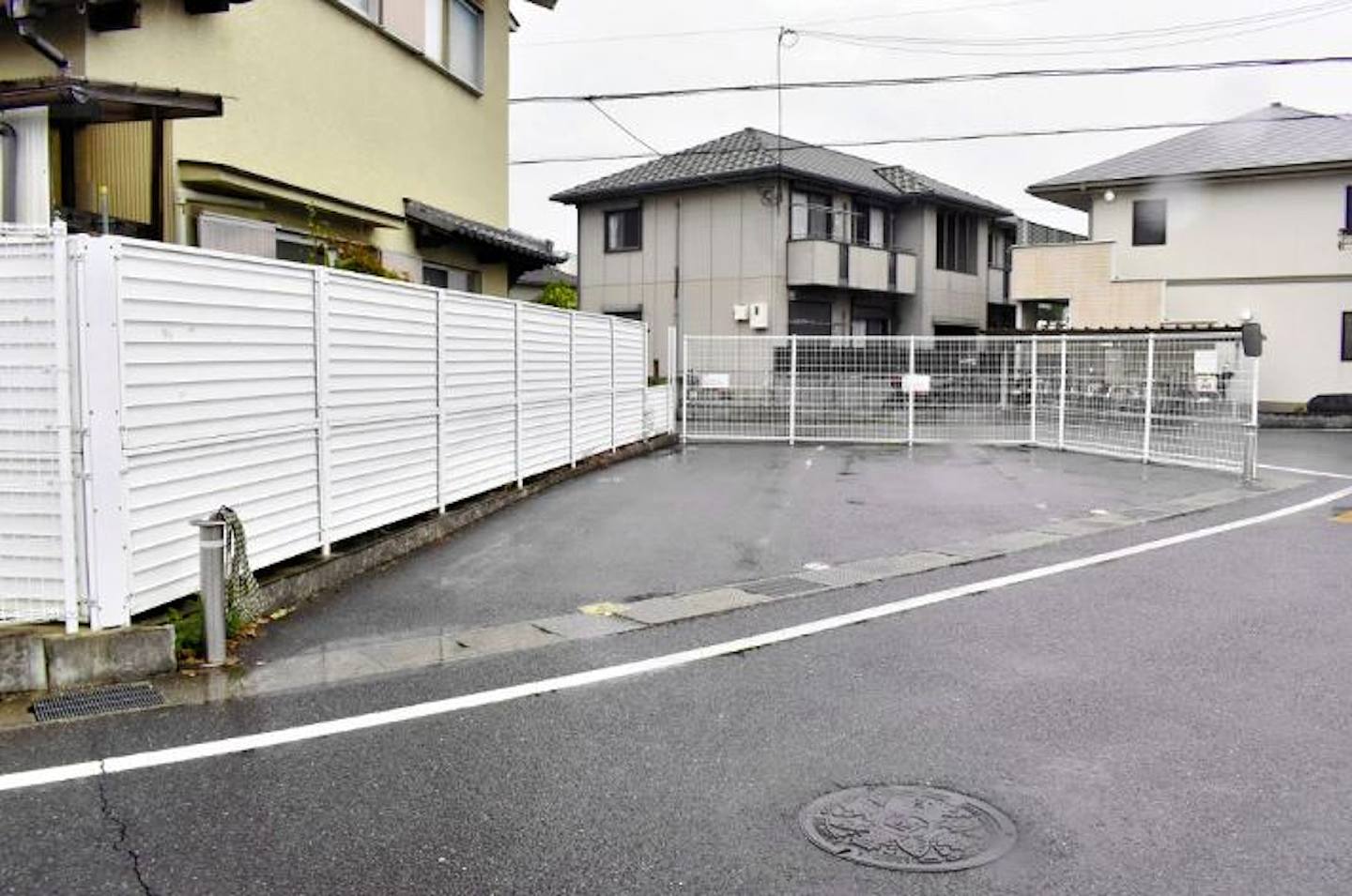 日本一名33歲父親駕車帶3名女兒到托兒所，結果近傍晚要接小孩時，才發現2歲的2女兒竟沒有上課，回到車內驚見2女兒已倒臥後座，送院不治。（網上圖片）