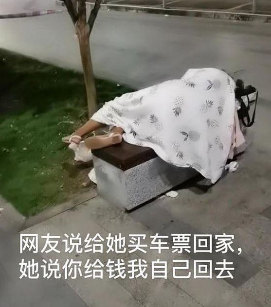 深圳街头出现一群流浪女，衣着干净睡在路旁，捡垃圾桶里剩菜剩饭（组图） - 2